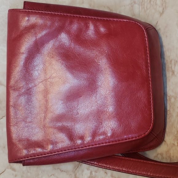 HOBO cherry red vintage style flap clousure crossbody bag - Picture 2 of 7